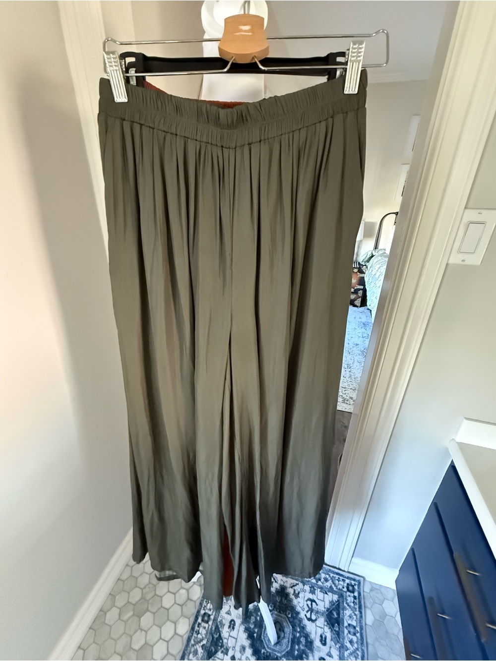 Kori satin elastic waist pants sz. M